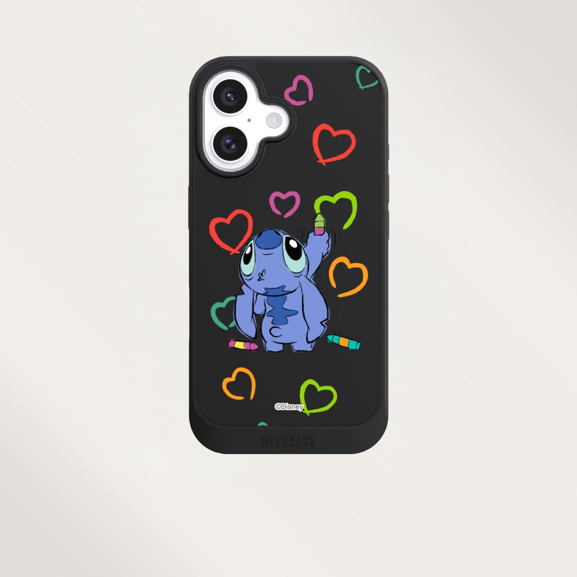 Coque de téléphone portable de la marque NIVOCASE, avec un motif représentant Stitch en train de dessiner des cœurs colorés, tiré du film Disney « Lilo & Stitch ».