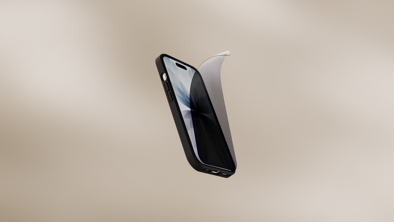 Ein Smartphone, über dessen Display eine dunkle Blickschutzfolie schwebt, vor einem unscharfen beigen Hintergrund