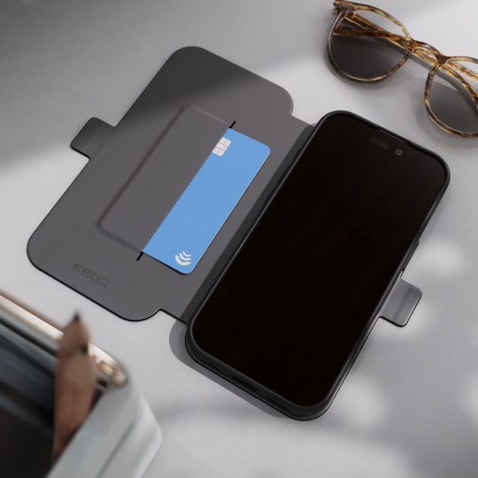 Das NIVOflip liegt aufgeklappt auf einem Schreibtisch