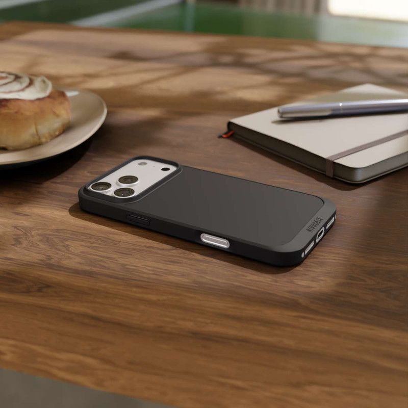 iPhone 17 Pro Max NIVOpure Leandro Trossard 17