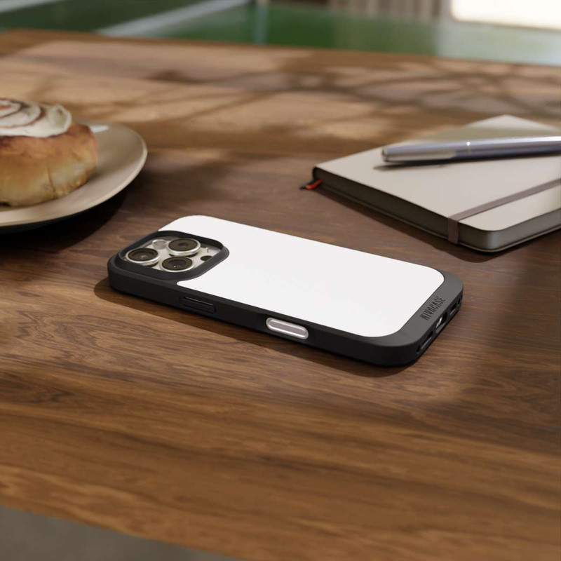 iPhone 16 Pro NIVOpure Winnie and the Moon