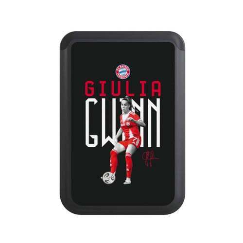  Cardholder Giulia Gwinn 25/26