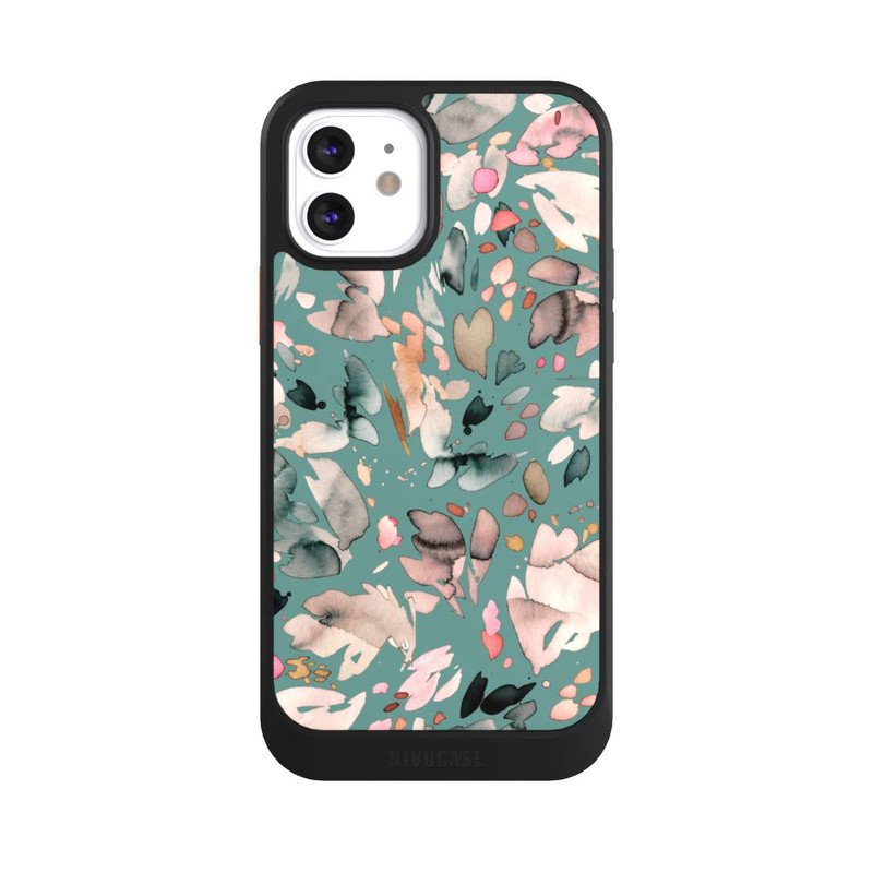 iPhone 12 NIVOcore Fleurs abstraites, pétales vert