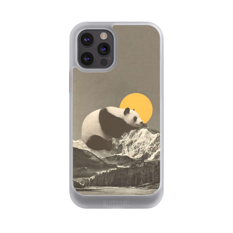 iPhone 12 Pro NIVOcore Riesenpanda macht ein Nickerchen