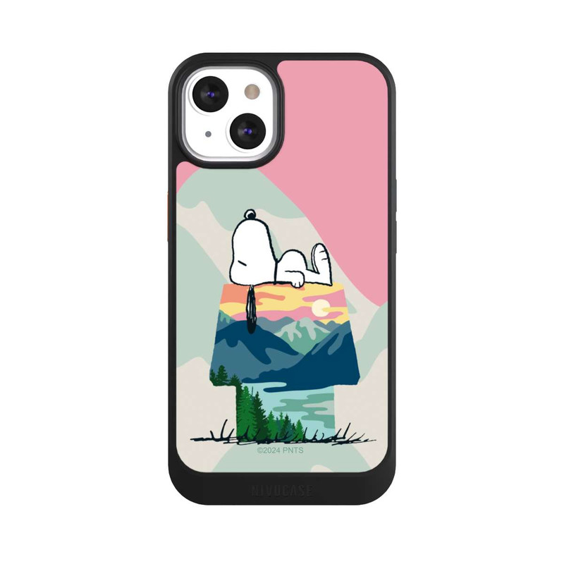 iPhone 13 NIVOcore Snoopy à l'extérieur