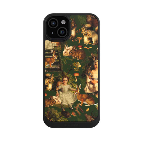 Apple iPhone 15 Plus NIVOcore Mädchen und Tiere im Wald