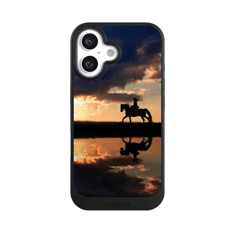 iPhone 16 NIVOcore Randonnée à Cheval au Crépuscule