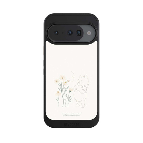 Google Pixel 10 NIVOcore Winnie Puuh sieht sich Gänseblümchen an