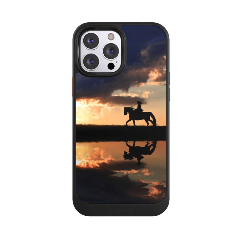 iPhone 13 Pro Max NIVOcore Randonnée à Cheval au Crépuscule