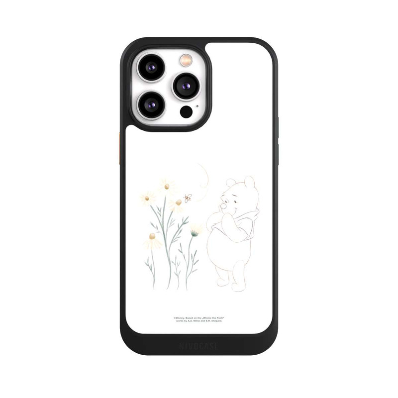 iPhone 14 Pro Max NIVOcore Winnie Pooh regarde les marguerites
