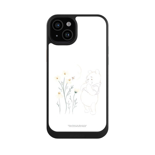 Apple iPhone 15 Plus NIVOcore Winnie Puuh sieht sich Gänseblümchen an