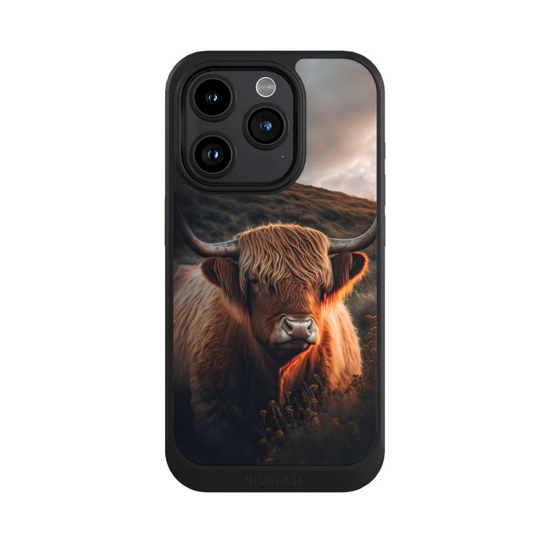 iPhone 15 Pro NIVOcore Vache Highland avec de grandes cornes avec IA