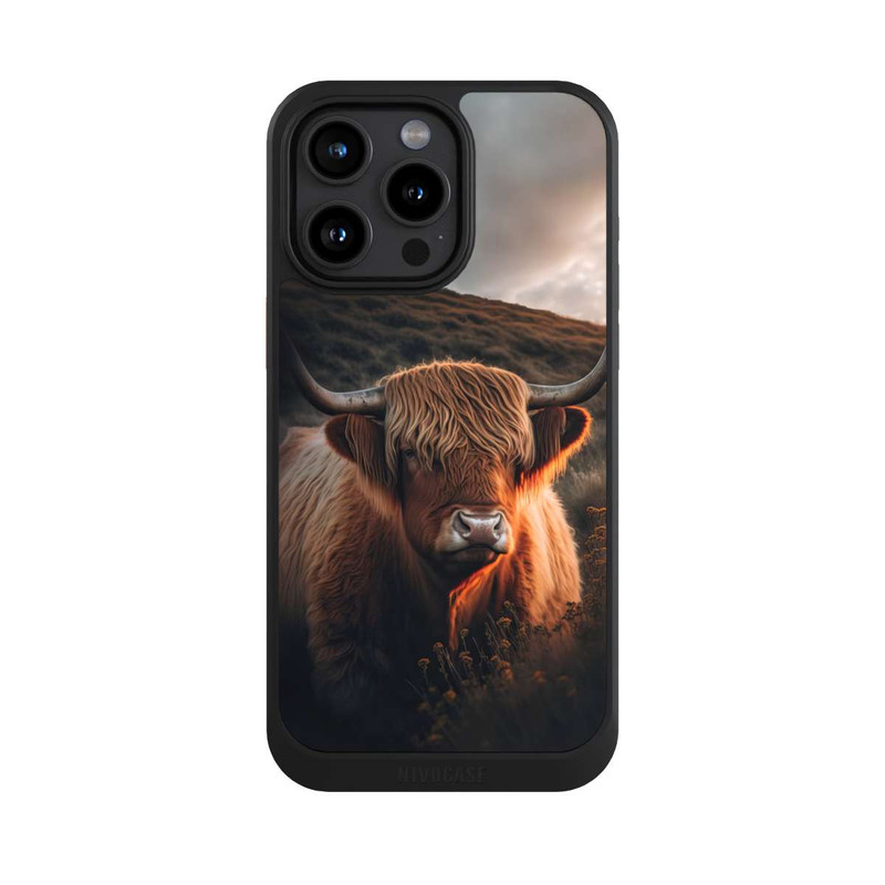 iPhone 15 Pro Max NIVOcore Vache Highland avec de grandes cornes avec IA