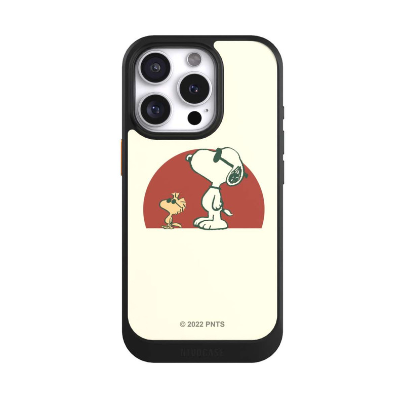iPhone 16 Pro NIVOcore Snoopy Woodstock weit draußen