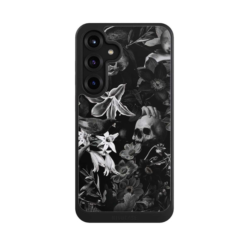 Galaxy S25 + NIVOcore Totenköpfe und Blumen auf schwarzem Hintergrund