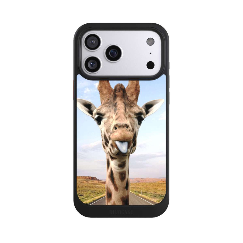 iPhone 17 Pro Max NIVOcore Giraffe auf der Straße