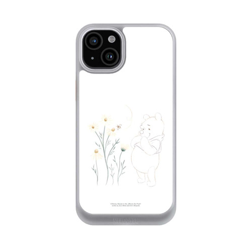Apple iPhone 15 Plus NIVOcore Winnie Puuh sieht sich Gänseblümchen an