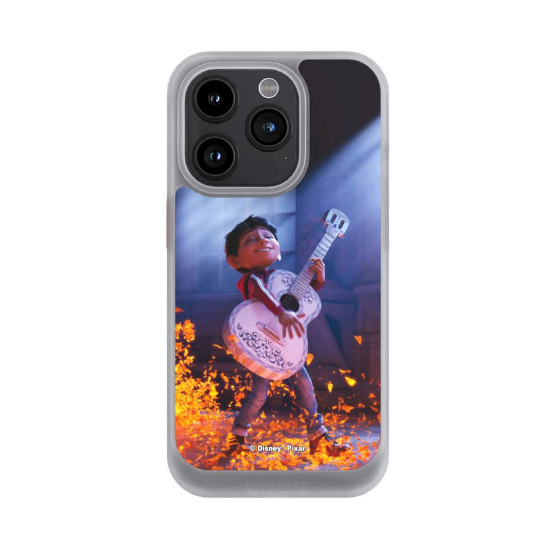iPhone 15 Pro NIVOcore Miguel Coco Gitarrenfilm-Szene