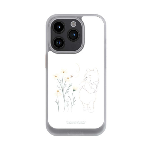 Apple iPhone 15 Pro NIVOcore Winnie Puuh sieht sich Gänseblümchen an