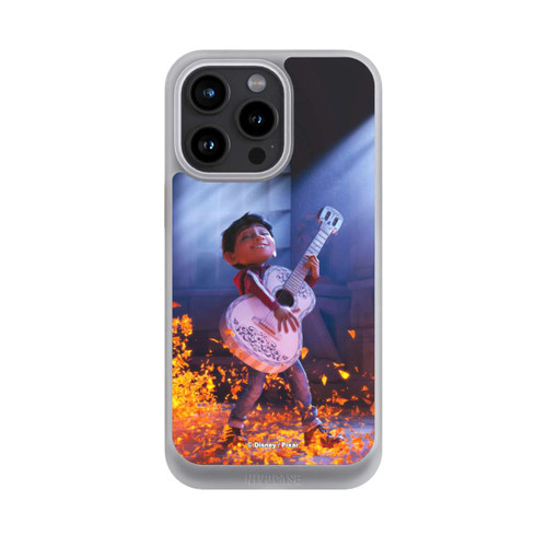 Apple iPhone 15 Pro Max NIVOcore Miguel Coco Gitarrenfilm-Szene