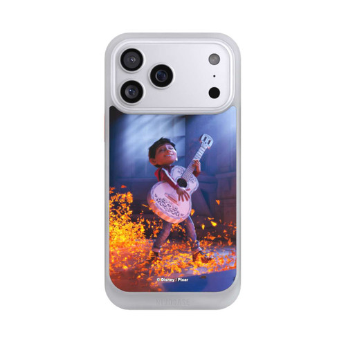 Apple iPhone 17 Pro Max NIVOcore Miguel Coco Gitarrenfilm-Szene