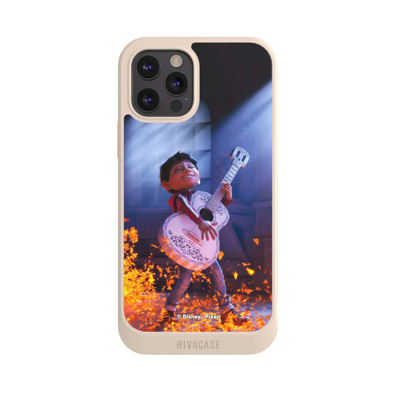 iPhone 12 Pro NIVOcore Miguel Coco Gitarrenfilm-Szene