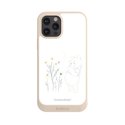 Apple iPhone 12 Pro NIVOcore Winnie Puuh sieht sich Gänseblümchen an