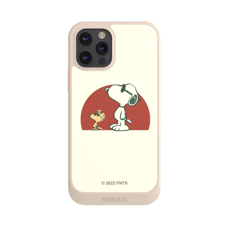 iPhone 12 Pro NIVOcore Snoopy Woodstock weit draußen