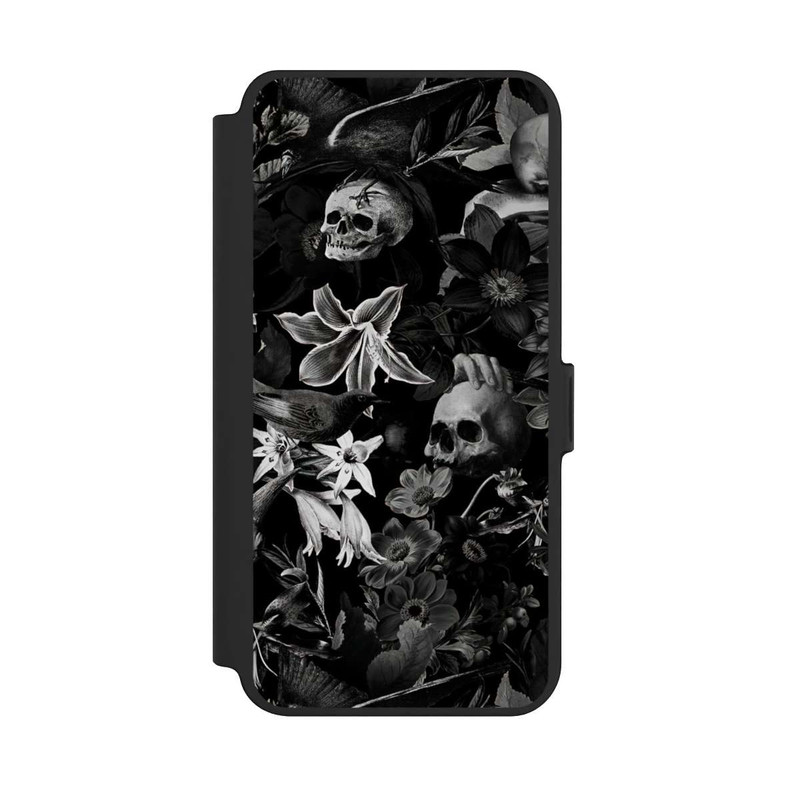 Galaxy S25 + NIVOflip Totenköpfe und Blumen auf schwarzem Hintergrund