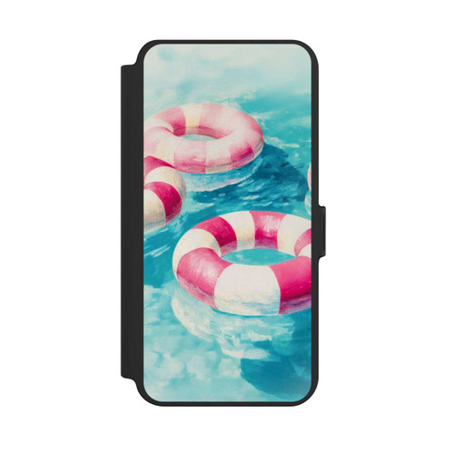 Samsung Galaxy S25+  NIVOflip Gestreifte Schwimmringe im Pool
