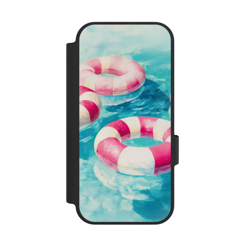 Google Pixel 10 NIVOflip Gestreifte Schwimmringe im Pool