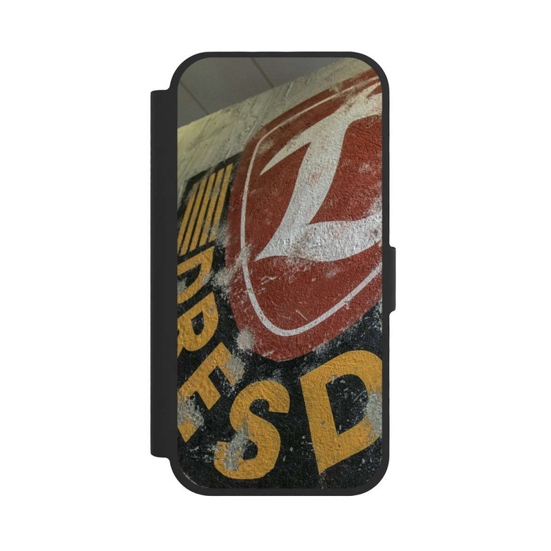iPhone 17 NIVOflip Dynamo Logo
