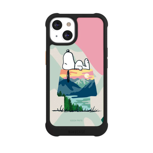 Apple iPhone 13 NIVOmax Snoopy à l'extérieur