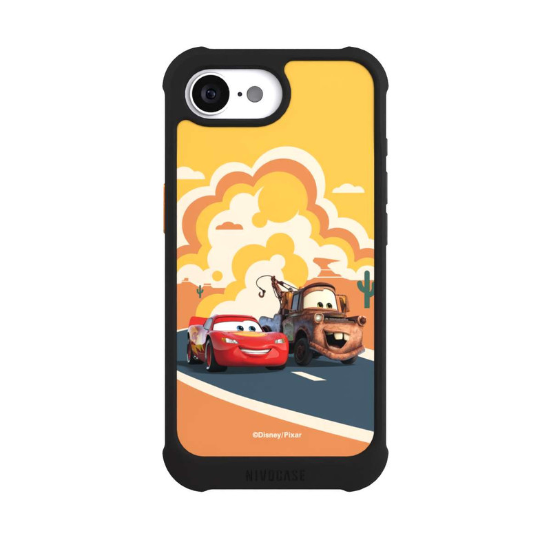 iPhone 16e NIVOmax Disney Cars Lightning McQueen Und Hook on the Road