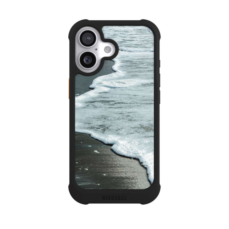 iPhone 17 NIVOmax At The Beach