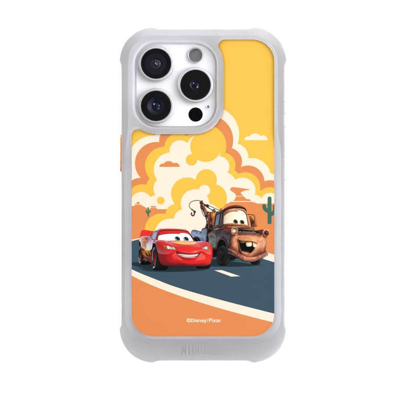 iPhone 16 Pro NIVOmax Disney Cars Lightning McQueen Und Hook on the Road
