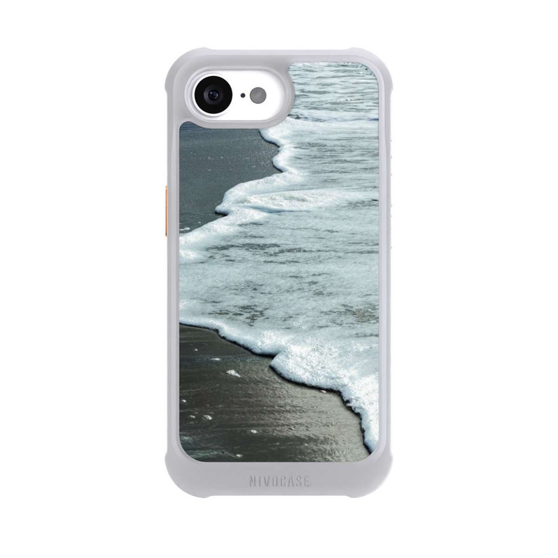 iPhone 16e NIVOmax At The Beach