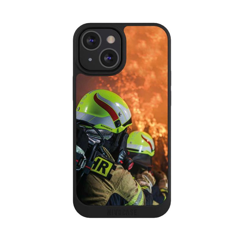 iPhone 13 Mini NIVOpure Zwei Feuerwehrleute gegen das Feuer