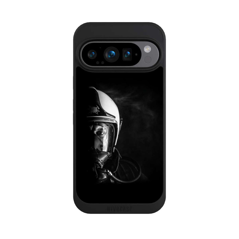 Pixel 9 Pro NIVOpure Feuerwehrmann Nahaufnahme Schwarz