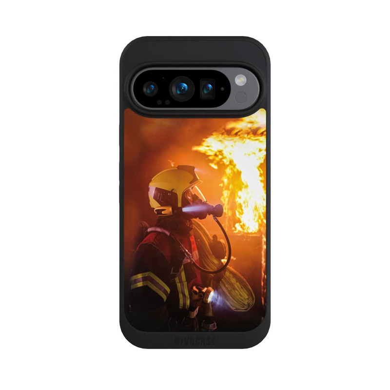 Pixel 9 Pro NIVOpure Feuerwehrmann vor Explosion