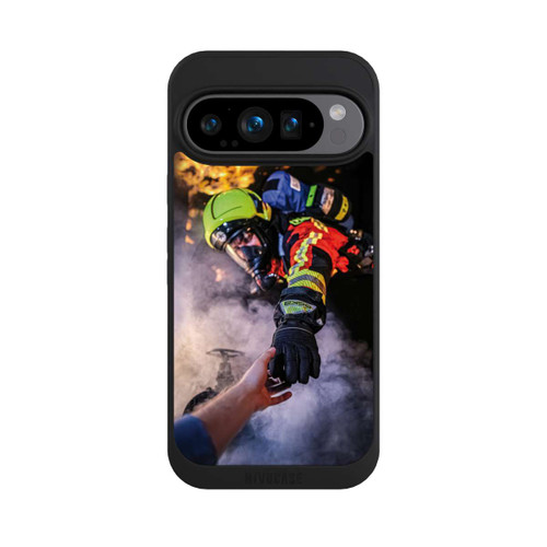 Google Pixel 9 Pro NIVOpure Feuerwehrmann greift nach der Hand