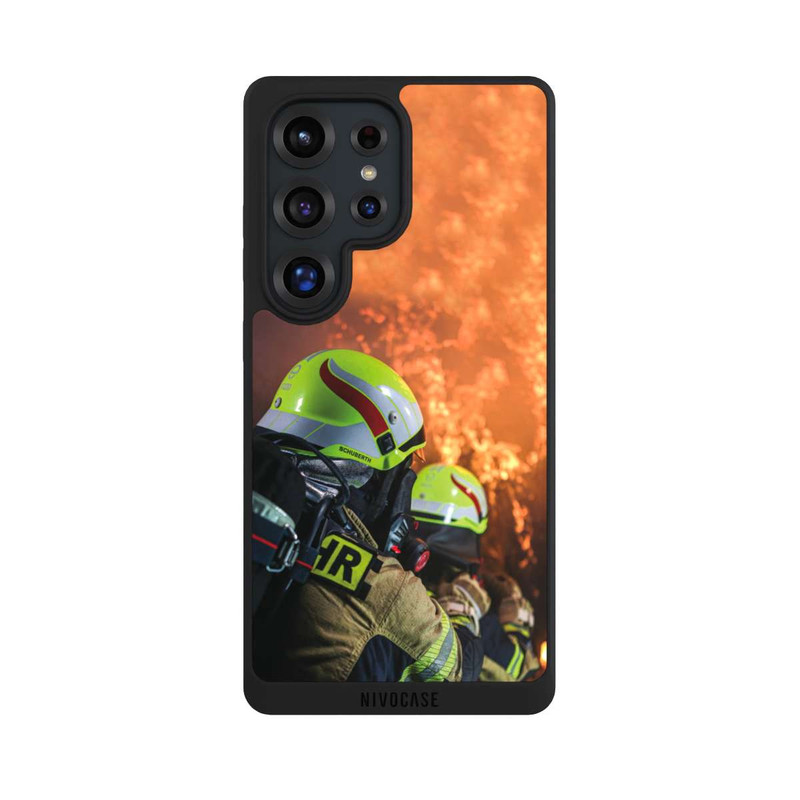 Galaxy S25 Ultra NIVOpure Two Firefighters Agains The Fire