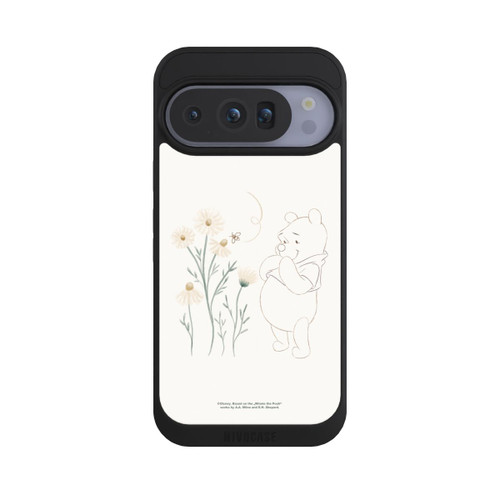 Google Pixel 10 Pro NIVOpure Winnie Puuh sieht sich Gänseblümchen an