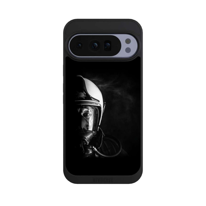 Pixel 10 Pro XL NIVOpure Feuerwehrmann Nahaufnahme Schwarz