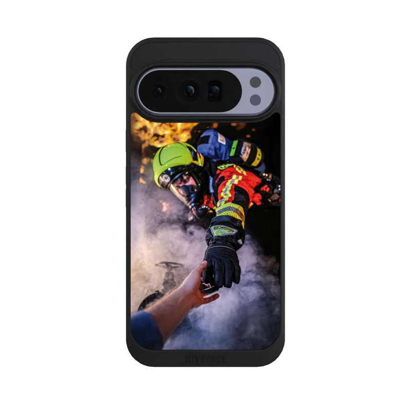 Pixel 10 Pro XL NIVOpure Feuerwehrmann greift nach der Hand