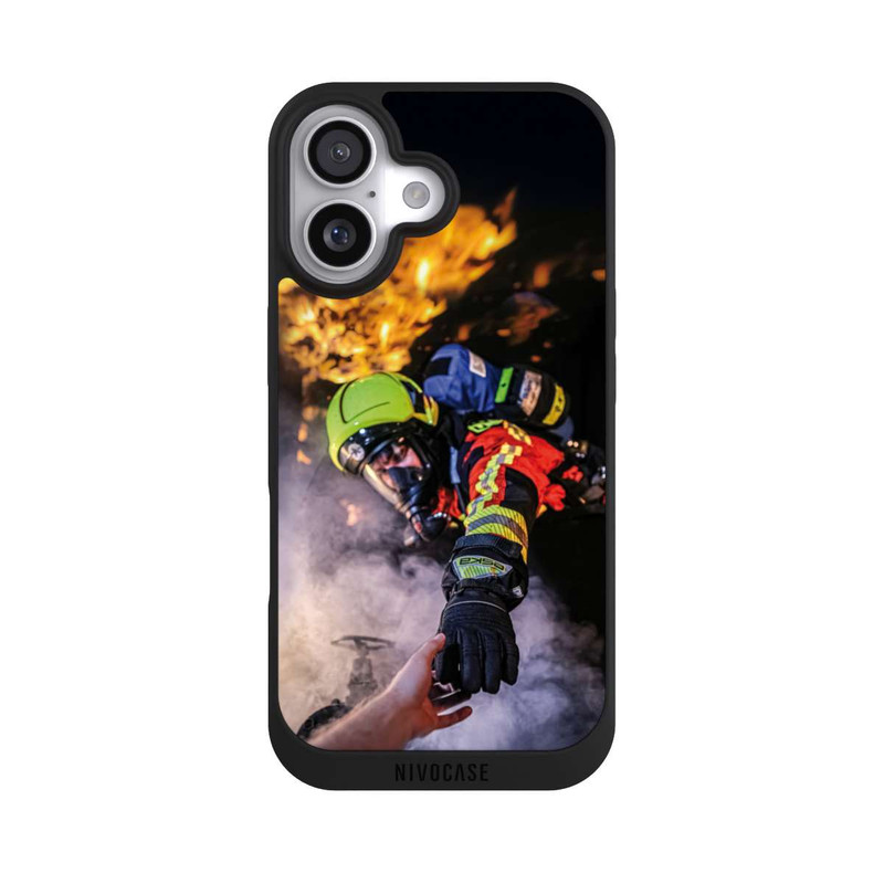 iPhone 17 NIVOpure Feuerwehrmann greift nach der Hand