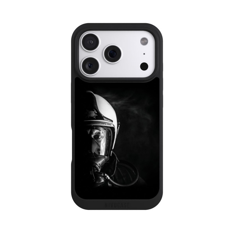 iPhone 18 Pro NIVOpure Portrait Pompier Noir et Blanc