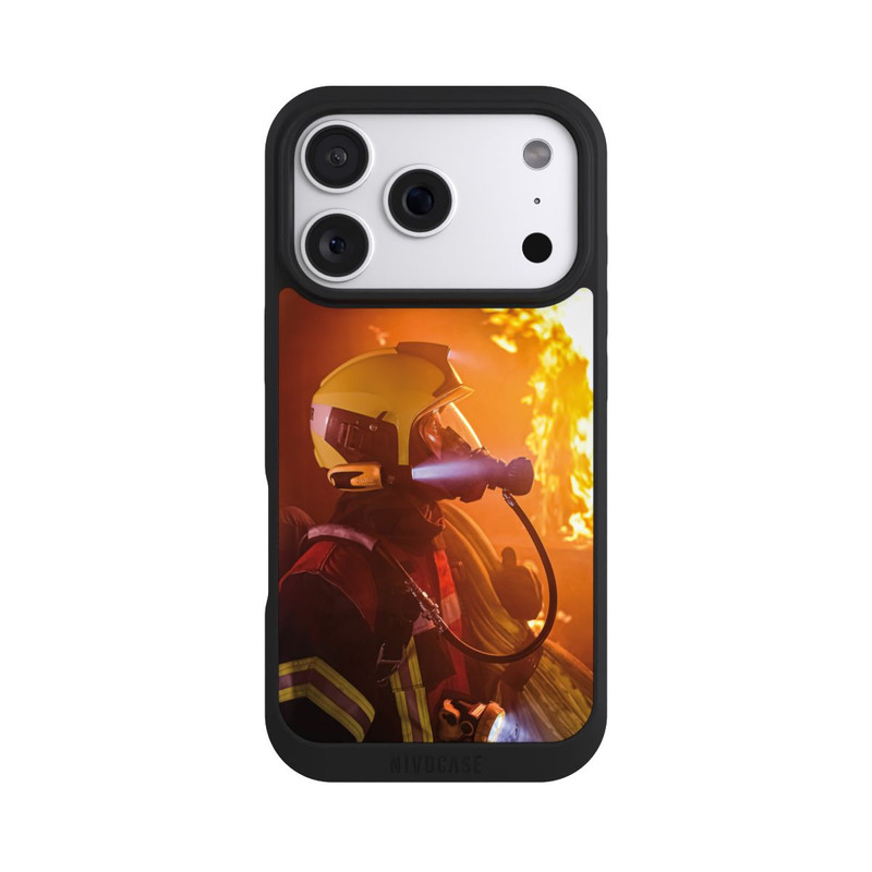 iPhone 18 Pro NIVOpure Un pompier observe l'explosion