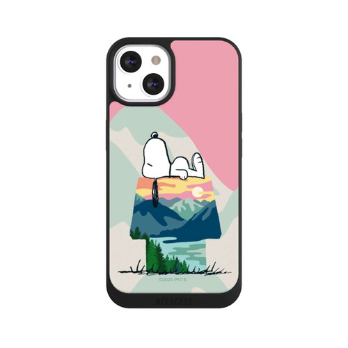 Apple iPhone 13 NIVOpure Snoopy à l'extérieur