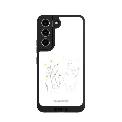 Samsung Galaxy S22 NIVOpure Winnie Puuh sieht sich Gänseblümchen an
